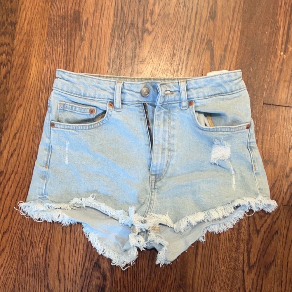 H&M Jean Shorts Light Denim Wash w Fringe Sz 6